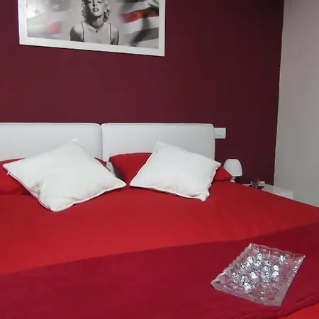 Le Gemme Di - Alloggi In Centro Storico - Via Della Cupa / Via Deliziosa Casa de hóspedes 3*