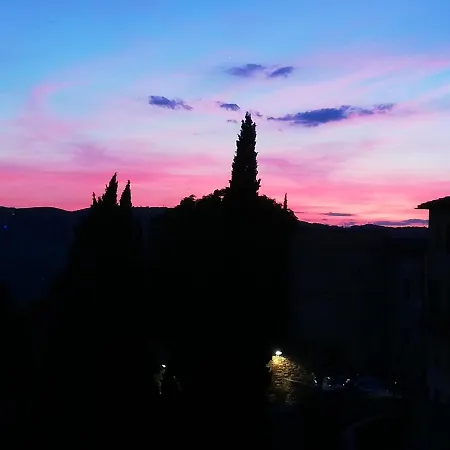 Pensión Le Gemme Di - Alloggi In Centro Storico - Via Della Cupa / Via Deliziosa 3*