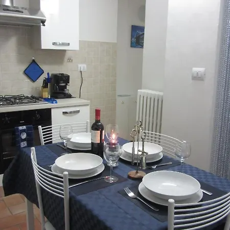 Guest house Le Gemme Di - Alloggi In Centro Storico - Via Della Cupa / Via Deliziosa 3*