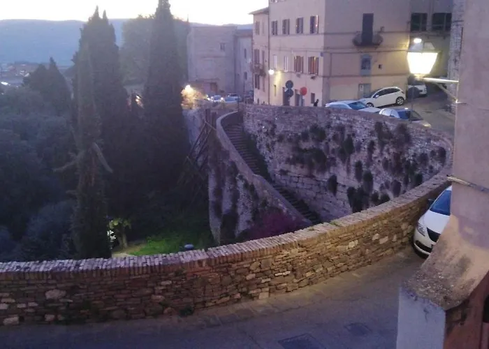 Affittacamere Le Gemme Di - Alloggi In Centro Storico - Via Della Cupa / Via Deliziosa 3*