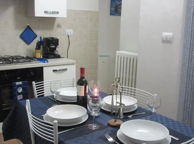 Affittacamere Le Gemme Di - Alloggi In Centro Storico - Via Della Cupa / Via Deliziosa 3*