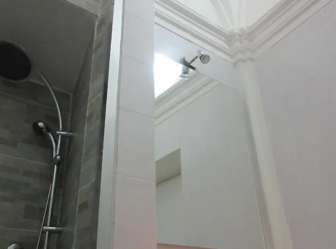 Affittacamere Le Gemme Di - Alloggi In Centro Storico - Via Della Cupa / Via Deliziosa 3*