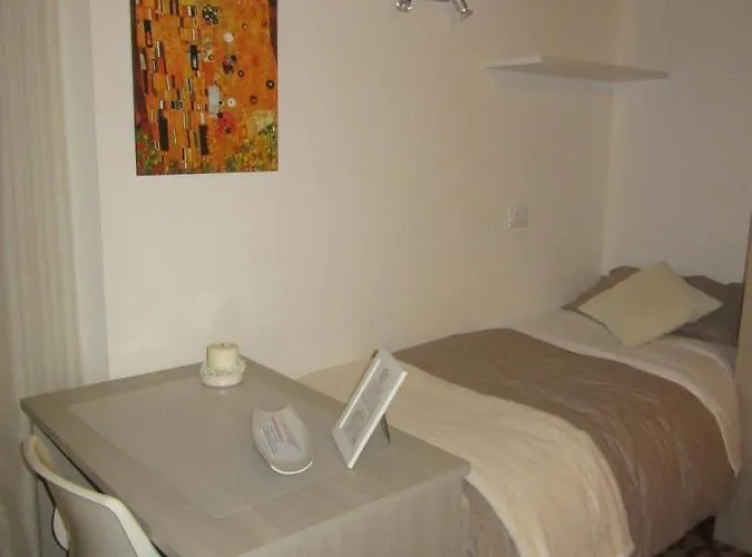 Affittacamere Le Gemme Di - Alloggi In Centro Storico - Via Della Cupa / Via Deliziosa