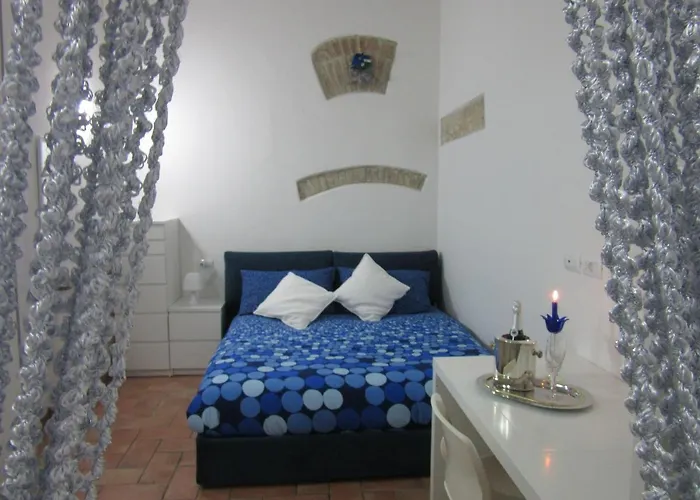 Affittacamere Le Gemme Di - Alloggi In Centro Storico - Via Della Cupa / Via Deliziosa 3*