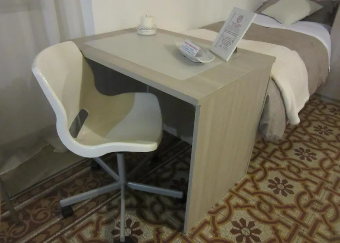 Affittacamere Le Gemme Di - Alloggi In Centro Storico - Via Della Cupa / Via Deliziosa 3*