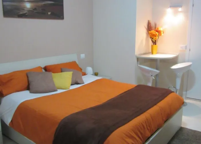 Affittacamere Le Gemme Di - Alloggi In Centro Storico - Via Della Cupa / Via Deliziosa 3*